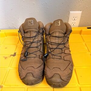 Salomon Men's Tan Athletic Boots